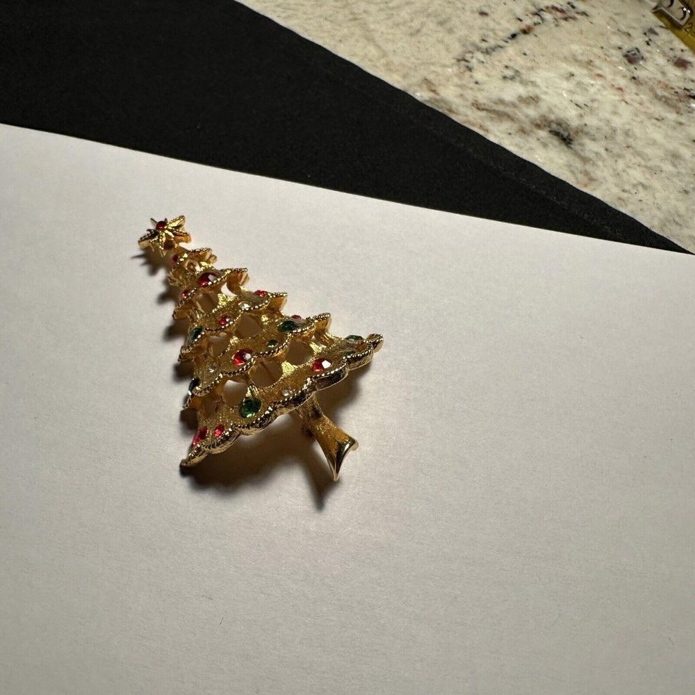 Signed COREL Multi Color Rhinestone Christmas Tree Pin Brooch Gold Tone - Picture 4 of 10